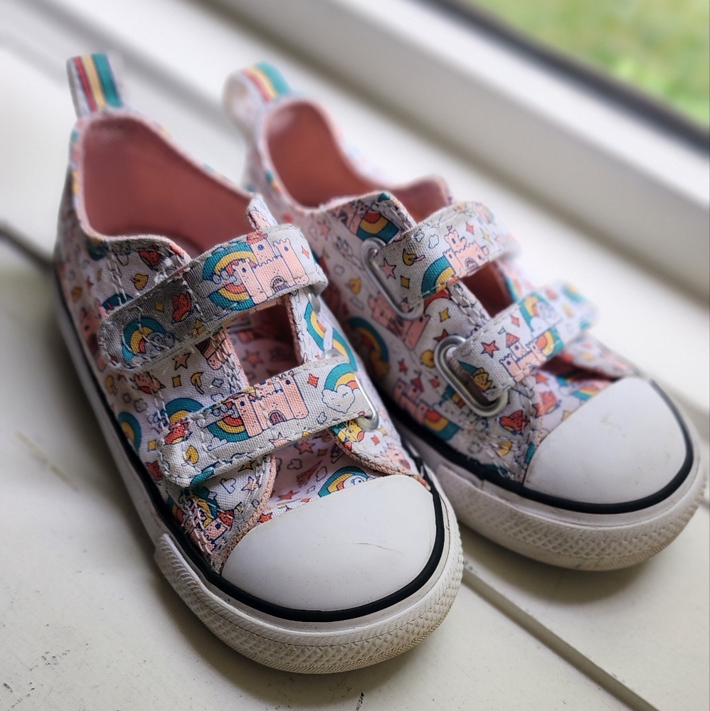 Girls Converse size 8